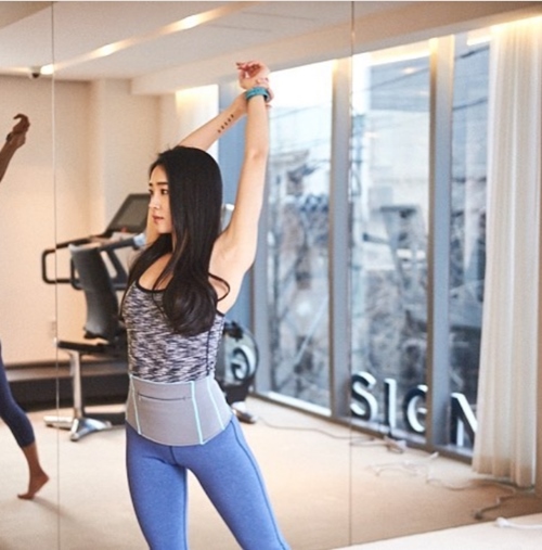 Điêu đứng vì những cô giáo yoga xinh đẹp và dẻo như bún